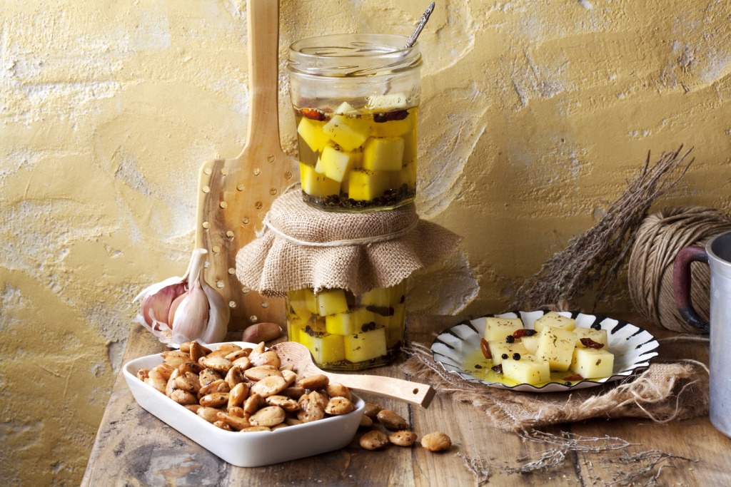 Borges - appetisers and snacks with olive oil and nuts