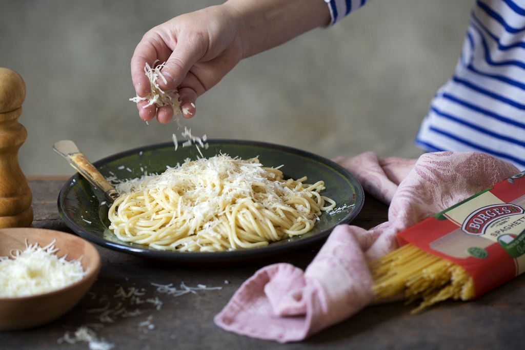 The tastiest pasta recipe is spaghetti with parmisan and Borges olive oil