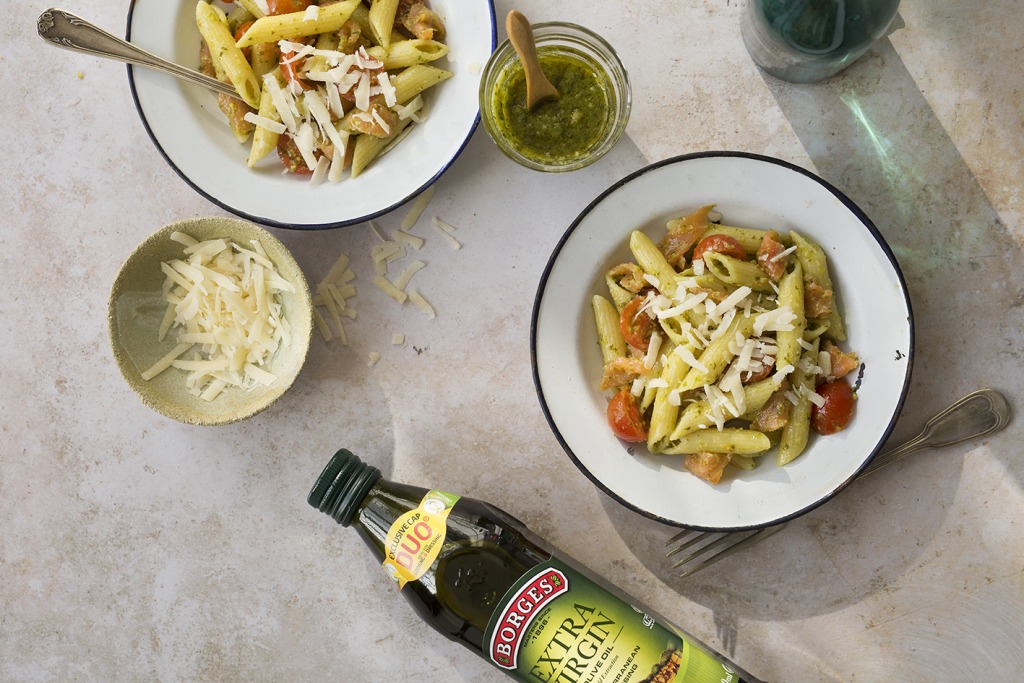 A healthy pasta dish with Borges olive oil