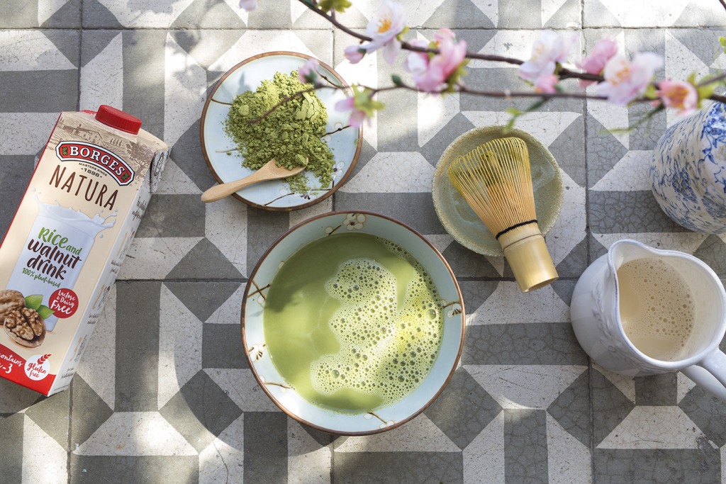 Borges - Matcha latte with walnut drink