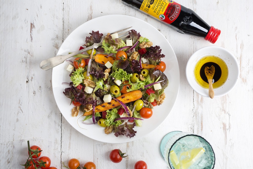 Pasta salad with balsamic vinegar, the magic ingredient for salads