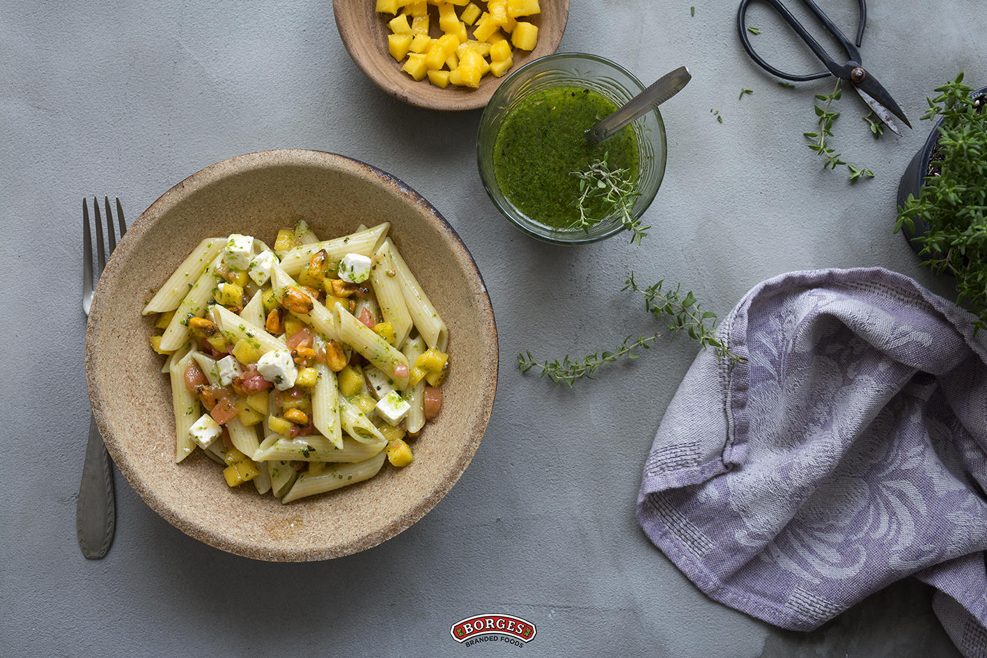 Penne, mango and feta cheese salad with herb dressing - Borges