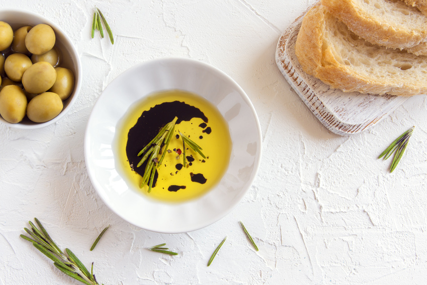 azeite de oliva extra-virgem em seus pratos