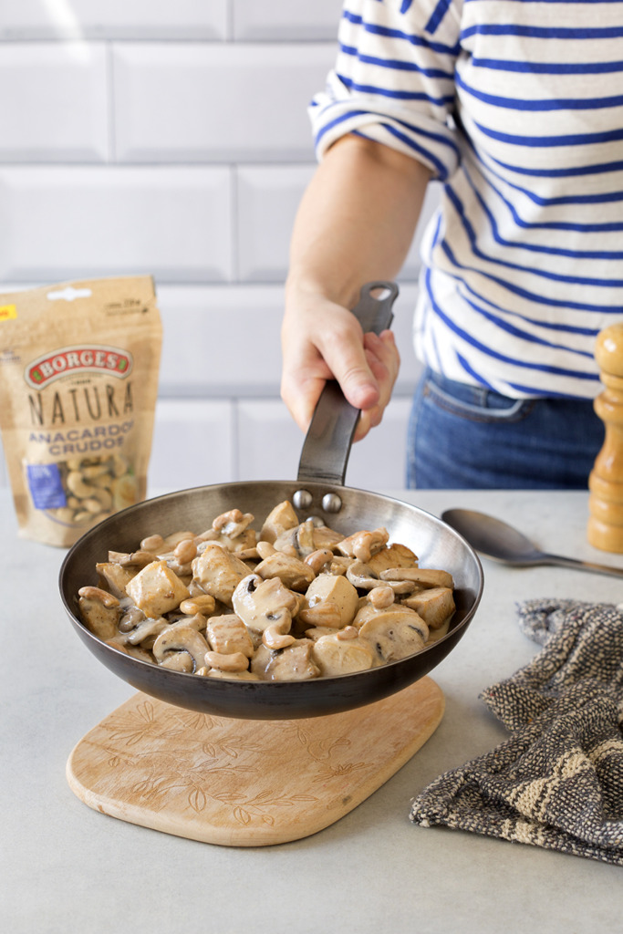 Pollo con salsa de champiñones cremosa