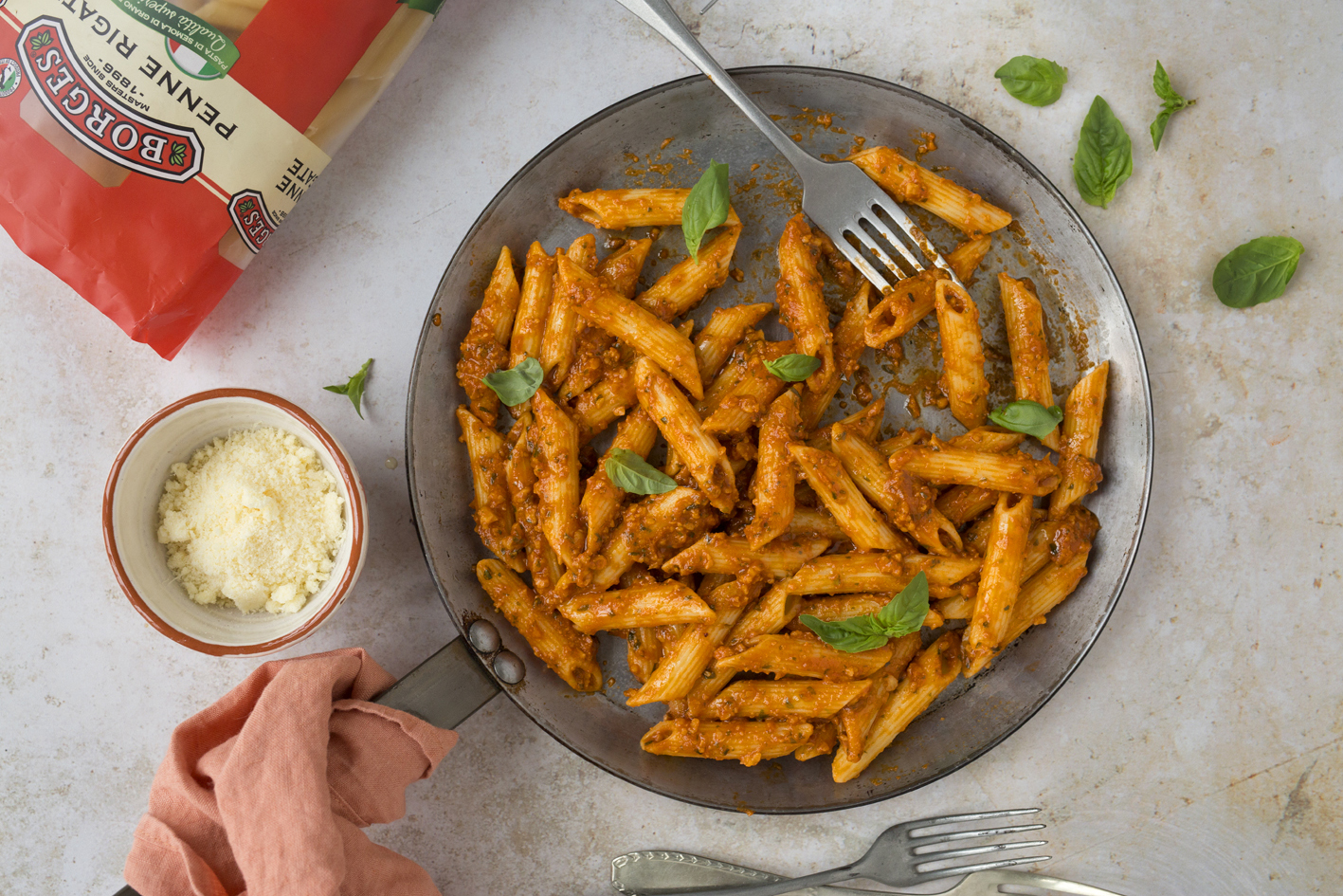 Pasta with tomato and cashew nuts - Borges India