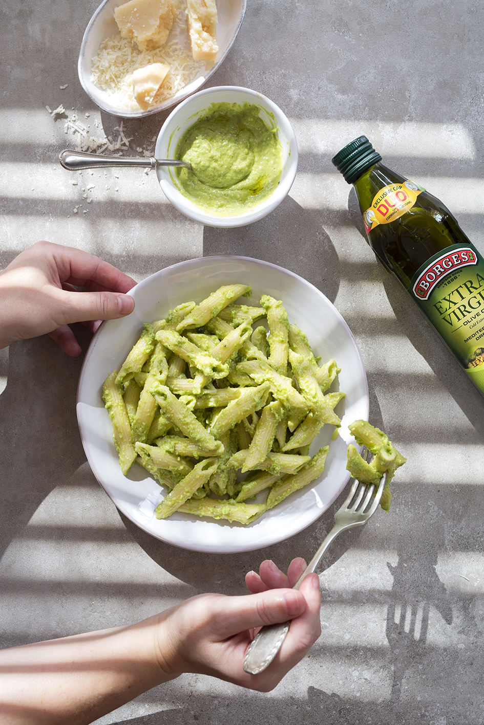 Pasta with walnut and pea pesto - Borges India
