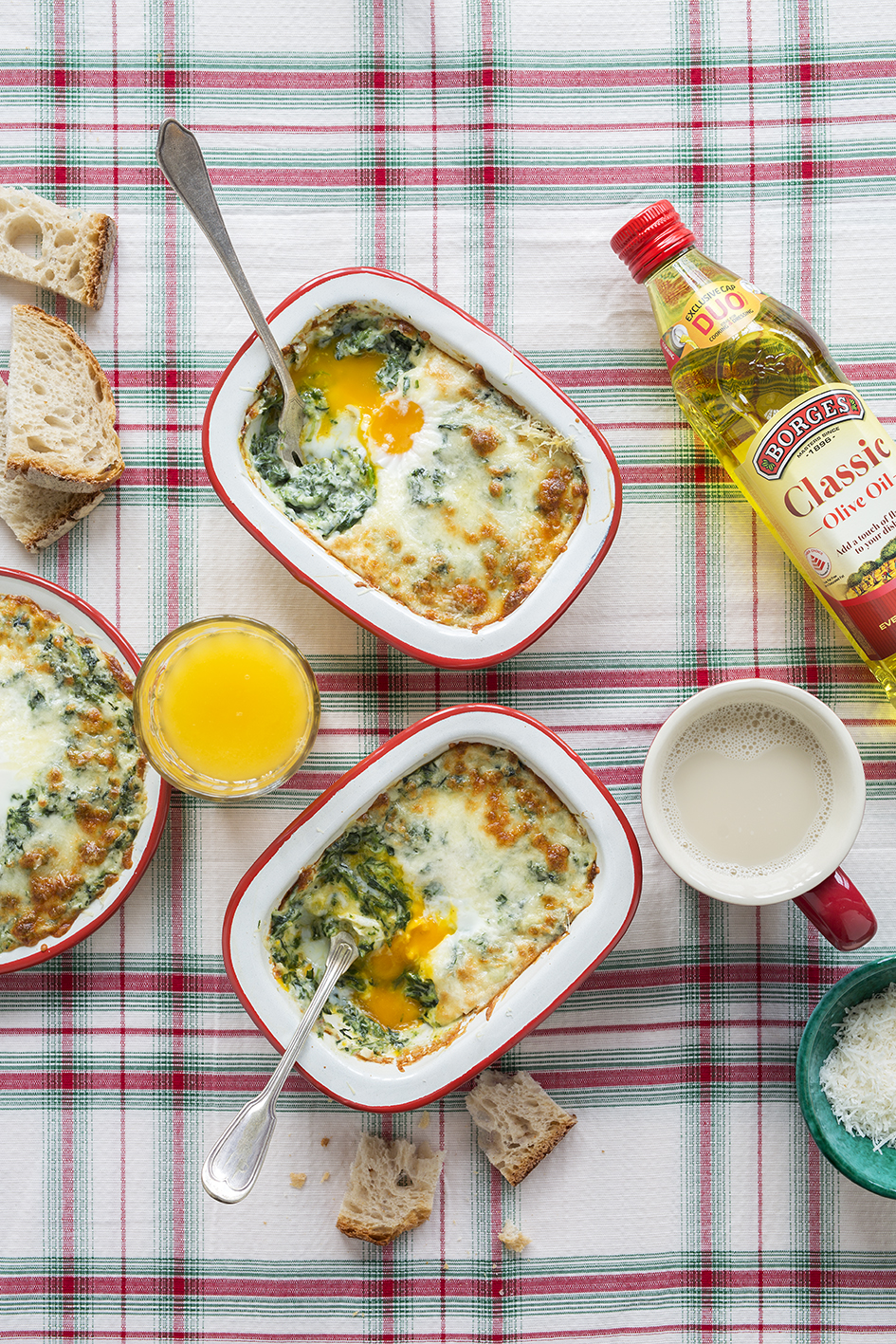 Creamed spinach baked eggs - Borges India
