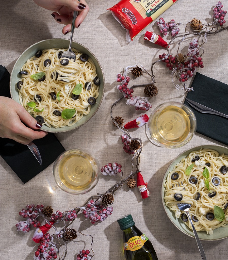 Espaguetis con gorgonzola y aceitunas