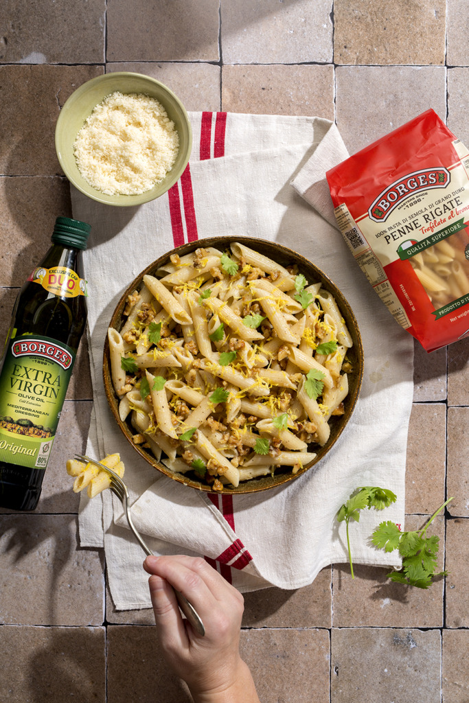 Pasta con nueces crujientes