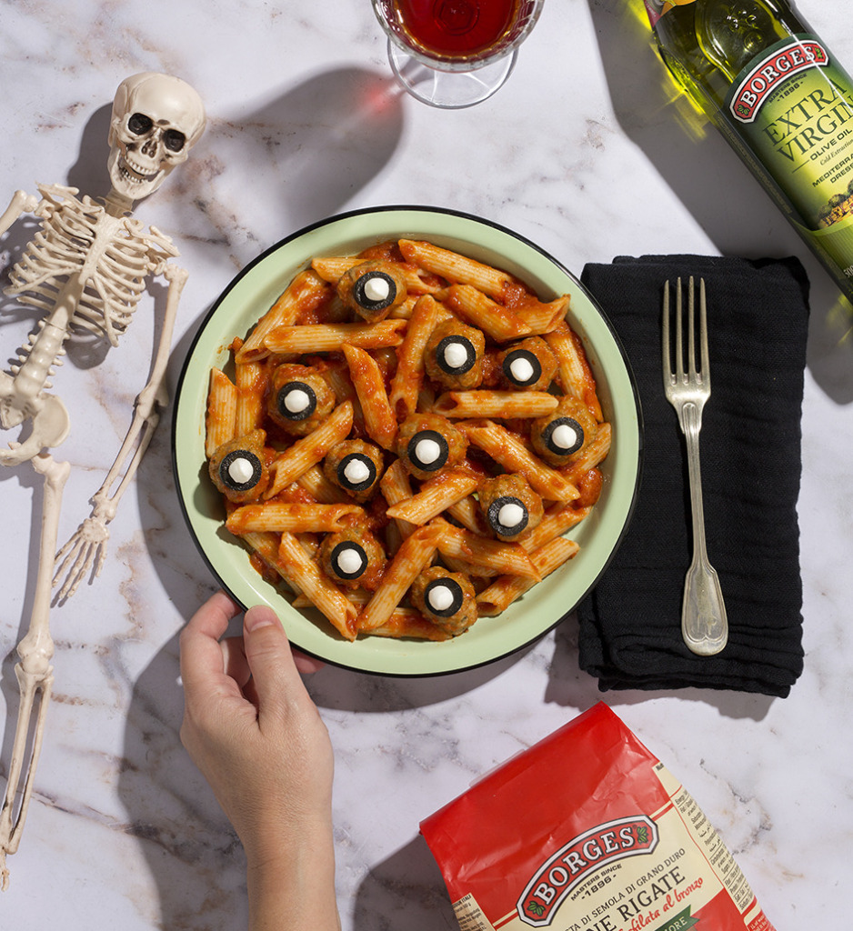 Penne de halloween con albóndigas