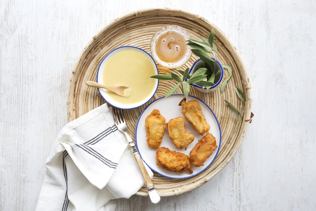 Cod nuggets with vegan mayonnaise