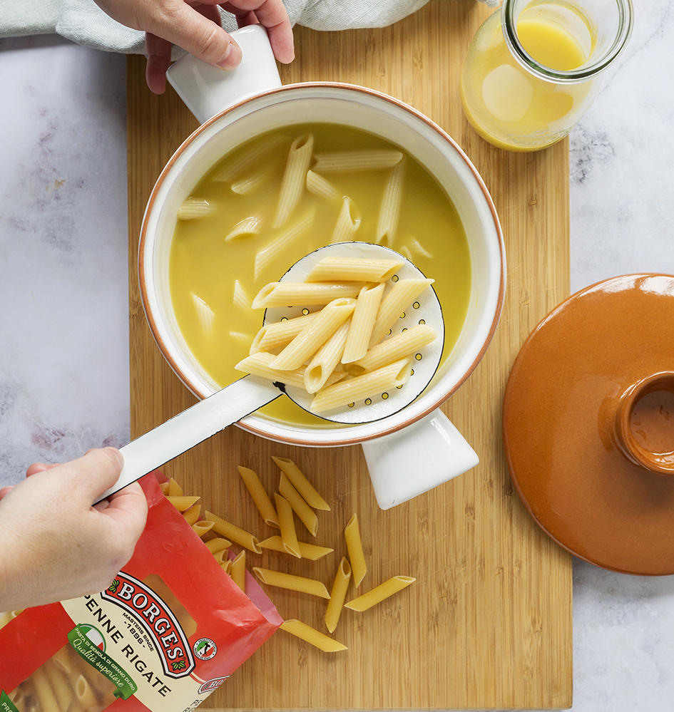 Penne boiled with vegetable stock, a pasta tip to make it tastier