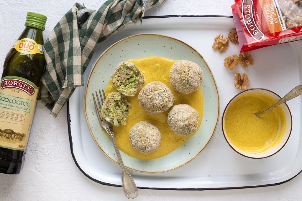 Broccoli balls with turmeric sauce