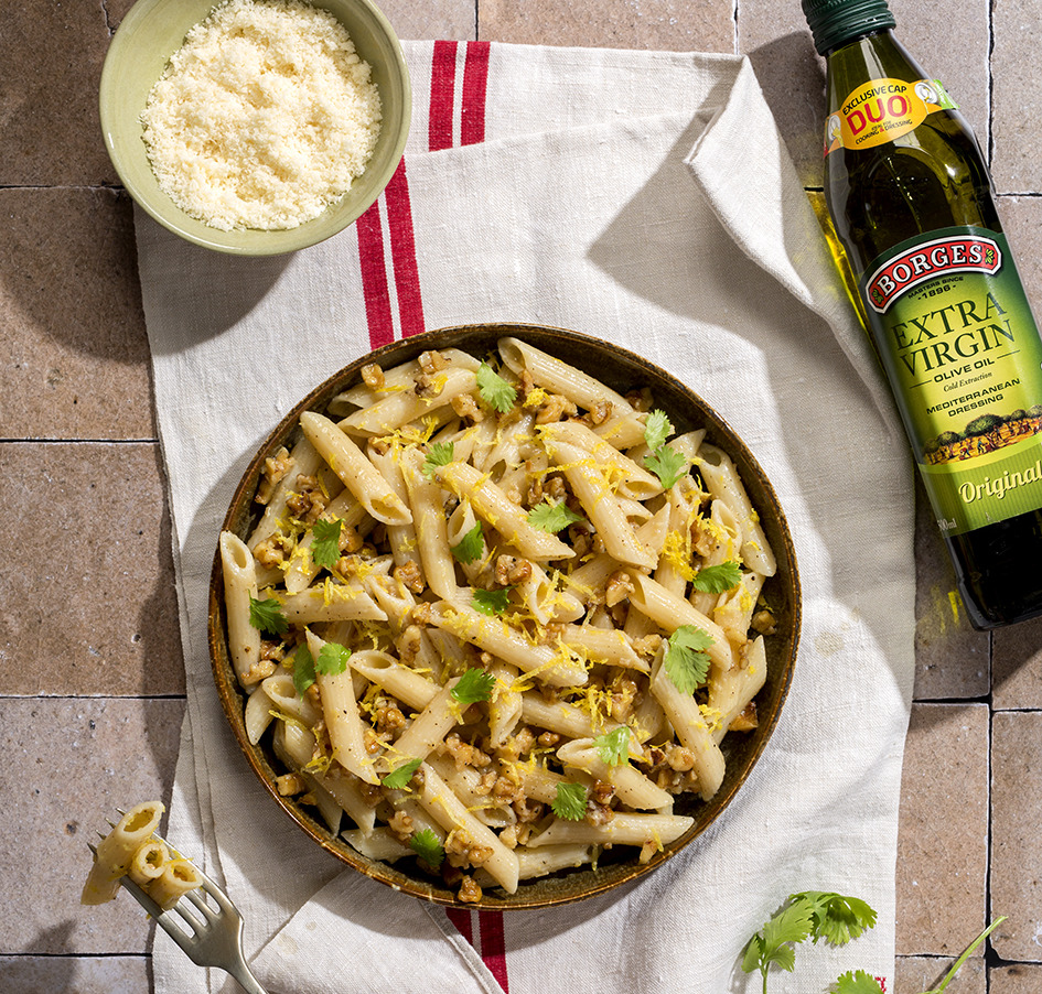 Pasta with Crunchy Walnuts