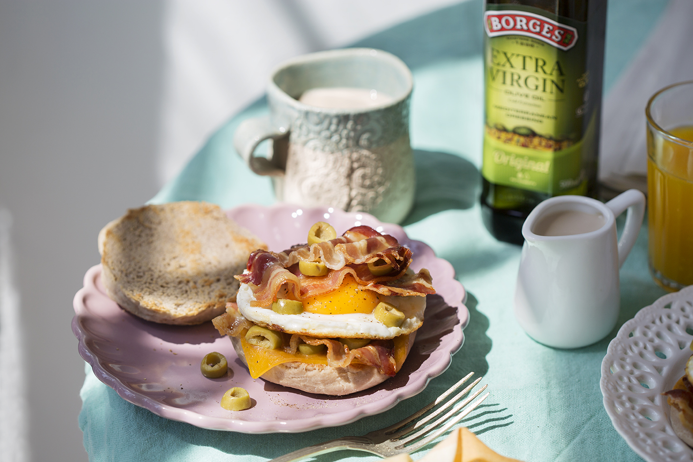 Eggs on English muffins, the perfect breakfast for the whole family