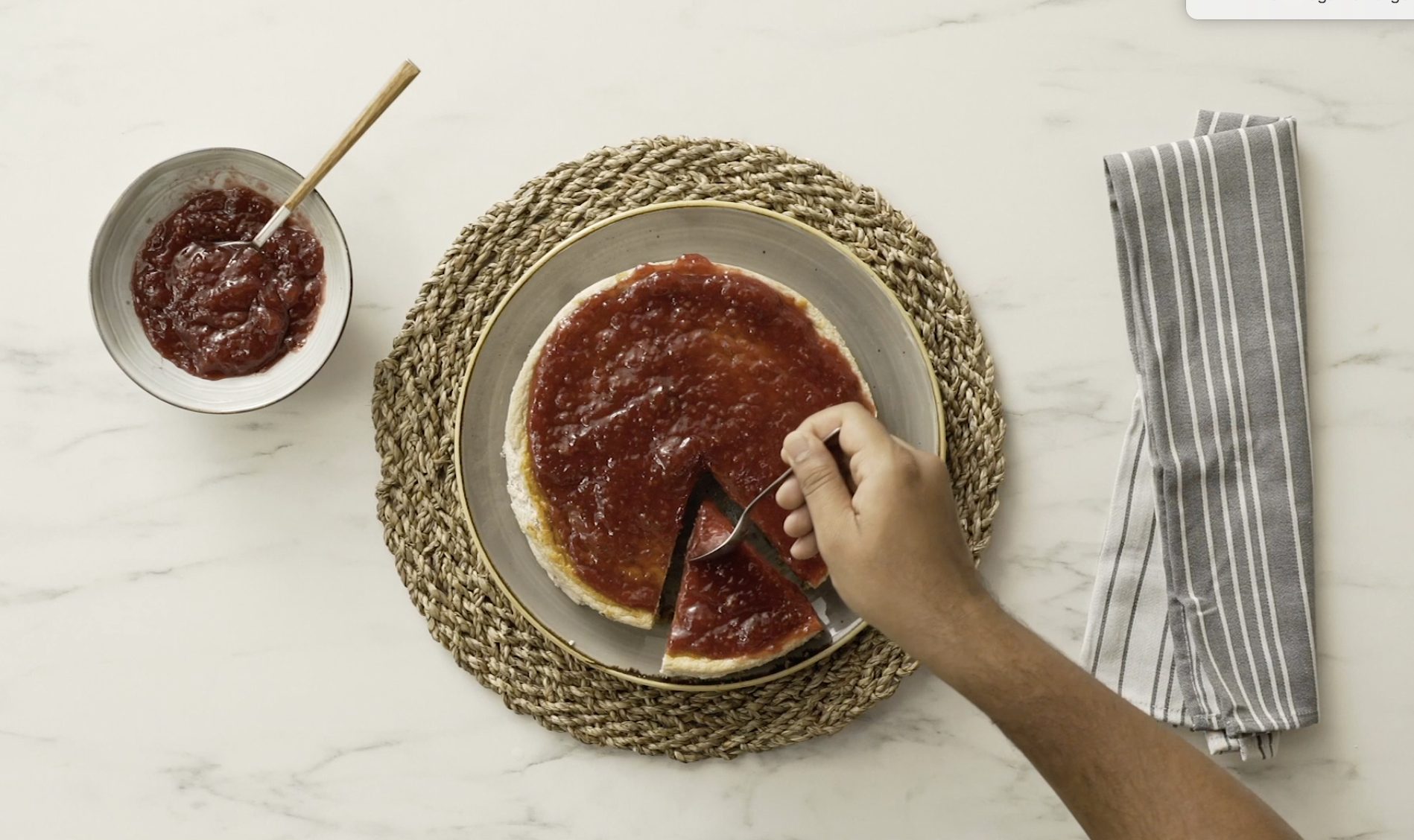 Cheesecake recipe with raspberry jam